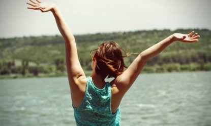 &Pi;&omicron;&iota;&alpha; &chi;&alpha;&rho;&alpha;&kappa;&tau;&eta;&rho;&iota;&sigma;&tau;&iota;&kappa;ά &mu;&alpha;&sigmaf; &delta;ί&nu;&omicron;&upsilon;&nu; &delta;έ&kappa;&alpha; &chi;&rho;ό&nu;&iota;&alpha; &epsilon;&pi;&iota;&pi;&lambda;έ&omicron;&nu; &zeta;&omega;ή&sigmaf;;