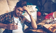 &Tau;&iota; &pi;&alpha;&theta;&alpha;ί&nu;&epsilon;&iota; &tau;&omicron; &pi;&rho;ό&sigma;&omega;&pi;ό &sigma;&omicron;&upsilon; &mu;&epsilon;&tau;ά &alpha;&pi;ό &mu;&iota;&alpha; &nu;ύ&chi;&tau;&alpha; &mu;&epsilon; &pi;&omicron;&lambda;ύ &alpha;&lambda;&kappa;&omicron;ό&lambda;