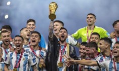 &Tau;&iota; &epsilon;ί&nu;&alpha;&iota; &tau;&omicron; bisht, &omicron; &mu;&alpha;ύ&rho;&omicron;&sigmaf; &mu;&alpha;&nu;&delta;ύ&alpha;&sigmaf; &pi;&omicron;&upsilon; &phi;ό&rho;&epsilon;&sigma;&alpha;&nu; &sigma;&tau;&omicron;&nu; Messi &sigma;&tau;&eta;&nu; &alpha;&pi;&omicron;&nu;&omicron;&mu;ή &tau;&omicron;&upsilon; &tau;&rho;&omicron;&pi;&alpha;ί&omicron;&upsilon;