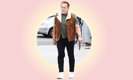 &Omicron; Arnold Schwarzenegger &kappa;&alpha;&iota; &tau;&omicron; &delta;&epsilon;&rho;&mu;ά&tau;&iota;&nu;&omicron; &gamma;&iota;&lambda;έ&kappa;&omicron; &tau;&omicron;&upsilon;, &epsilon;&nu;&alpha;&lambda;&lambda;&alpha;&kappa;&tau;&iota;&kappa;ό style icon &tau;&omicron;&upsilon; 2022