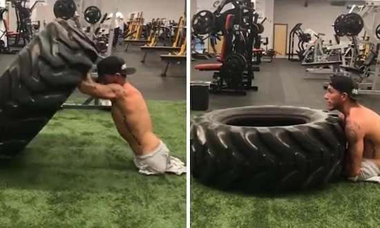 &Omicron; bodybuilder &chi;&omega;&rho;ί&sigmaf; &pi;ό&delta;&iota;&alpha; &kappa;&alpha;&iota; &mu;&epsilon; έ&nu;&alpha; &chi;έ&rho;&iota; &pi;&omicron;&upsilon; &delta;&epsilon;&nu; &laquo;&mu;&alpha;&sigma;ά&epsilon;&iota;&raquo; &nu;&alpha; &sigma;&eta;&kappa;ώ&sigma;&epsilon;&iota; &mu;&iota;&alpha; &tau;&epsilon;&rho;ά&sigma;&tau;&iota;&alpha; &rho;ό&delta;&alpha;!