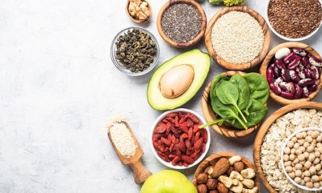 Οι 6 υπερτροφές που πρέπει να βάλεις στη διατροφή σου φέτος την άνοιξη