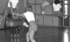 &Delta;&epsilon;ί&tau;&epsilon; &pi;&omega;&sigmaf; &gamma;&upsilon;&mu;&nu;ά&zeta;&omicron;&nu;&tau;&alpha;&nu; &pi;&rho;&iota;&nu; &alpha;&pi;ό &pi;&epsilon;&rho;ί&pi;&omicron;&upsilon; 80 &chi;&rho;ό&nu;&iota;&alpha;! (video)