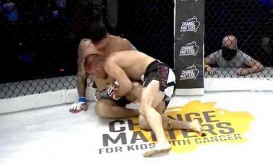 &Mu;&Mu;&Alpha;: M&alpha;&chi;&eta;&tau;ή&sigmaf; &chi;ά&nu;&epsilon;&iota; &tau;&omicron; &delta;ά&chi;&tau;&upsilon;&lambda;ό &tau;&omicron;&upsilon; &kappa;&alpha;&tau;ά &tau;&eta; &delta;&iota;ά&rho;&kappa;&epsilon;&iota;&alpha; &tau;&omicron;&upsilon; &alpha;&gamma;ώ&nu;&alpha; (vid)