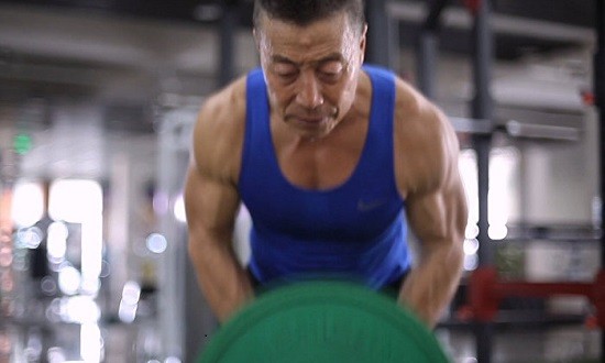 &Omicron; 70&chi;&rho;&omicron;&nu;&omicron;&sigmaf; bodybuilder &alpha;&pi;ό &tau;&eta;&nu; &Kappa;ί&nu;&alpha; &pi;&omicron;&upsilon; &beta;ά&zeta;&epsilon;&iota; &kappa;ά&tau;&omega; &alpha;&kappa;ό&mu;&eta; &kappa;&alpha;&iota; 20&chi;&rho;&omicron;&nu;&omicron;&upsilon;&sigmaf;