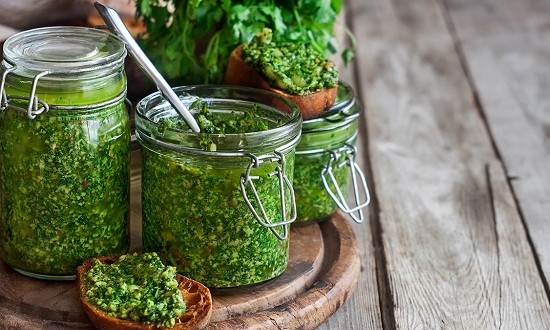 &Tau;&omicron; &alpha;&rho;&omega;&mu;&alpha;&tau;&iota;&kappa;ό &beta;ό&tau;&alpha;&nu;&omicron; &pi;&omicron;&upsilon; &mu;&epsilon;&iota;ώ&nu;&epsilon;&iota; &tau;&eta; &chi;&omicron;&lambda;&eta;&sigma;&tau;&epsilon;&rho;ό&lambda;&eta;, &delta;&iota;ώ&chi;&nu;&epsilon;&iota; &tau;&omicron; ά&gamma;&chi;&omicron;&sigmaf; &kappa;&alpha;&iota; &rho;&upsilon;&theta;&mu;ί&zeta;&epsilon;&iota; &tau;&eta;&nu; &pi;ί&epsilon;&sigma;&eta;