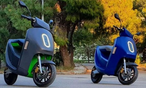 &Tau;&omicron; &pi;&rho;ώ&tau;&omicron; &epsilon;&lambda;&lambda;&eta;&nu;&iota;&kappa;ό &sigma;&kappa;&omicron;ύ&tau;&epsilon;&rho;, &eta;&lambda;&epsilon;&kappa;&tau;&rho;&omicron;&kappa;ί&nu;&eta;&tau;&omicron; &kappa;&alpha;&iota; &laquo;έ&xi;&upsilon;&pi;&nu;&omicron;&raquo;