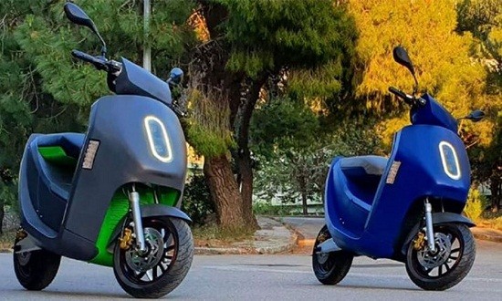 &Tau;&omicron; &pi;&rho;ώ&tau;&omicron; &epsilon;&lambda;&lambda;&eta;&nu;&iota;&kappa;ό &sigma;&kappa;&omicron;ύ&tau;&epsilon;&rho;, &eta;&lambda;&epsilon;&kappa;&tau;&rho;&omicron;&kappa;ί&nu;&eta;&tau;&omicron; &kappa;&alpha;&iota; &laquo;έ&xi;&upsilon;&pi;&nu;&omicron;&raquo;