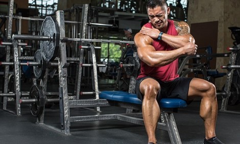 Οι 3+1 δυνατές ασκήσεις για να προστατέψτε τους ώμους σας