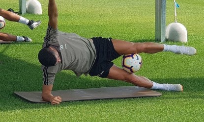 &Tau;&omicron; &mu;&upsilon;&sigma;&tau;&iota;&kappa;ό &tau;&omicron;&upsilon; &Rho;&omicron;&nu;ά&lambda;&nu;&tau;&omicron; &pi;&omicron;&upsilon; &pi;&alpha;&rho;&alpha;&mu;έ&nu;&epsilon;&iota; fit &sigma;&epsilon; &eta;&lambda;&iota;&kappa;ί&alpha; 33 &epsilon;&tau;ώ&nu;!