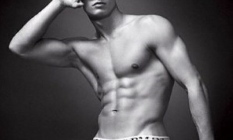 &Delta;&epsilon;ί&tau;&epsilon; &tau;&eta;&nu; &kappa;&alpha;&lambda;&lambda;&omicron;&nu;ή &pi;&omicron;&upsilon; &beta;&gamma;&alpha;ί&nu;&epsilon;&iota; &mu;&epsilon; &tau;&omicron;&nu; &Kappa;&rho;&iota;&sigma;&tau;&iota;ά&nu;&omicron; &Rho;&omicron;&nu;ά&lambda;&nu;&tau;&omicron;! (photos)