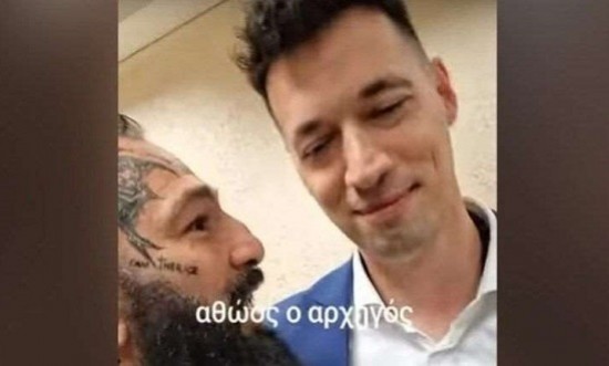 &Alpha;&theta;&omega;ώ&theta;&eta;&kappa;&epsilon; &omicron; YouTuber Hayate &pi;&omicron;&upsilon; &chi;&tau;&upsilon;&pi;&omicron;ύ&sigma;&epsilon; &Alpha;&mu;&epsilon;&Alpha; &sigma;&epsilon; &zeta;&omega;&nu;&tau;&alpha;&nu;ή &mu;&epsilon;&tau;ά&delta;&omicron;&sigma;&eta; (vid)