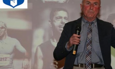 &Tau;&rho;&epsilon;&iota;&sigmaf; &xi;&epsilon;&chi;&omega;&rho;&iota;&sigma;&tau;έ&sigmaf; &iota;&sigma;&tau;&omicron;&rho;ί&epsilon;&sigmaf; &delta;&rho;&omicron;&mu;έ&omega;&nu;, &tau;&rho;ί&alpha; &mu;&alpha;&theta;ή&mu;&alpha;&tau;&alpha; &zeta;&omega;ή&sigmaf;