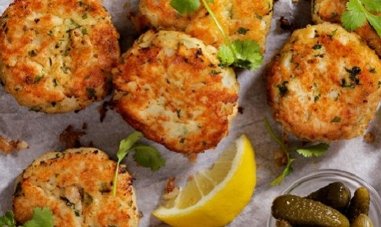 &Tau;&iota; &epsilon;ί&nu;&alpha;&iota; &tau;&alpha; crab cakes &kappa;&alpha;&iota; &pi;ώ&sigmaf; &theta;&alpha; &tau;&alpha; &phi;&tau;&iota;ά&xi;&epsilon;&iota;&sigmaf; &mu;ό&nu;&omicron;&sigmaf; &sigma;&omicron;&upsilon;