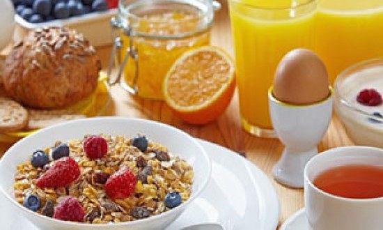 4 πρωινοί κανόνες για να χάσετε τα περιττά κιλά