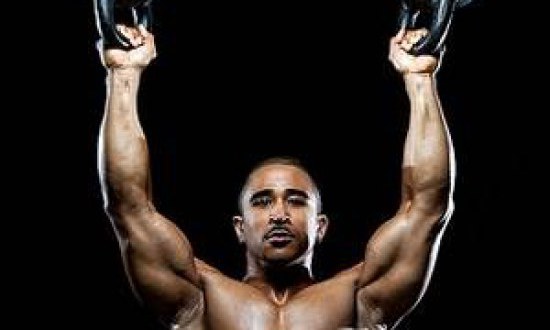 ΟΙ ΑΙΩΡΗΣΕΙΣ ΜΕ KETTLEBELL ΜΠΟΡΕΙ ΝΑ ∆ΥΝΑΜΩΣΟΥΝ ΤΗΝ ΠΛΑΤΗ