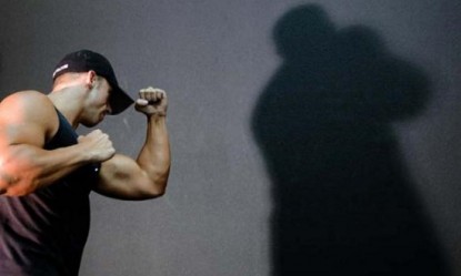 Shadowboxing: 5 &lambda;ό&gamma;&omicron;&iota; &nu;&alpha; &tau;&omicron; &beta;ά&lambda;&epsilon;&iota;&sigmaf; &sigma;&tau;&iota;&sigmaf; &pi;&rho;&omicron;&pi;&omicron;&nu;ή&sigma;&epsilon;&iota;&sigmaf; &sigma;&omicron;&upsilon;