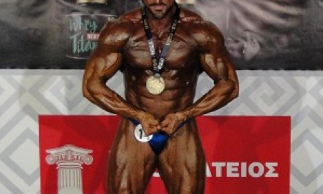 &Omicron; &Kappa;&alpha;&lambda;&lambda;ά&sigmaf; Overall &nu;&iota;&kappa;&eta;&tau;ή&sigmaf; &sigma;&tau;&omicron;&nu; 2&omicron; &Delta;&iota;&alpha;&sigma;&upsilon;&lambda;&lambda;&omicron;&gamma;&iota;&kappa;ό &tau;&eta;&sigmaf; IFBB-&Epsilon;&Omicron;&Sigma;&Delta;