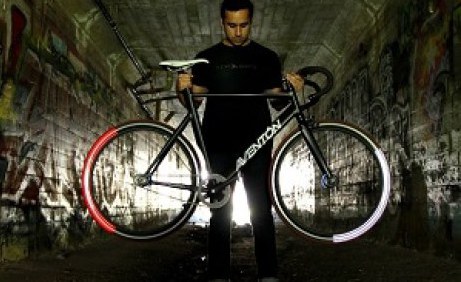 &Kappa;ά&nu;&epsilon; &tau;&omicron; &pi;&omicron;&delta;ή&lambda;&alpha;&tau;ό &sigma;&omicron;&upsilon; &nu;&alpha; &mu;&eta; &mu;&omicron;&iota;ά&zeta;&epsilon;&iota; &mu;&epsilon; &kappa;&alpha;&nu;έ&nu;&alpha; ά&lambda;&lambda;&omicron;!