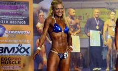 M&alpha;ί&rho;&eta; &Mu;&pi;&alpha;&rho;ώ&nu;&omicron;&upsilon;: &Eta; bodybuilder &pi;&omicron;&upsilon; &xi;&epsilon;&kappa;ί&nu;&eta;&sigma;&epsilon; &nu;&alpha; &laquo;&chi;&tau;ί&zeta;&epsilon;&iota;&raquo; &tau;&omicron; &sigma;ώ&mu;&alpha; &tau;&eta;&sigmaf; &sigma;&tau;&alpha; 35!