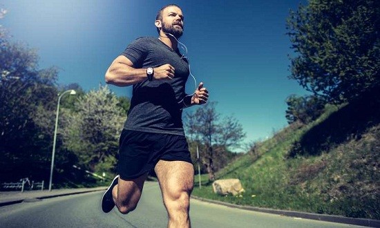 &Omicron;&iota; &delta;&iota;&alpha;&phi;&omicron;&rho;έ&sigmaf; &alpha;&nu;ά&mu;&epsilon;&sigma;&alpha; &sigma;&epsilon; &tau;&zeta;ό&kappa;&iota;&nu;&gamma;&kappa;, &tau;&rho;έ&xi;&iota;&mu;&omicron; &kappa;&alpha;&iota; &sigma;&pi;&rho;&iota;&nu;&tau;