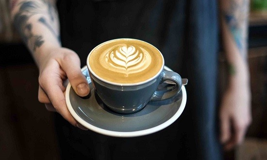 &Pi;&omicron;&iota;&omicron;&iota; &epsilon;ί&nu;&alpha;&iota; &omicron;&iota; &kappa;&alpha;&phi;έ&delta;&epsilon;&sigmaf; &pi;&omicron;&upsilon; &pi;&alpha;&chi;&alpha;ί&nu;&omicron;&upsilon;&nu; (;)