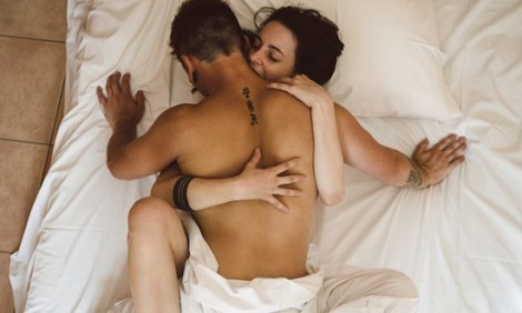 H ά&sigma;&kappa;&eta;&sigma;&eta; &pi;&omicron;&upsilon; &pi;&omicron;&lambda;&lambda;&alpha;&pi;&lambda;&alpha;&sigma;&iota;ά&zeta;&epsilon;&iota; &tau;&eta;&nu; &epsilon;&rho;&omega;&tau;&iota;&kappa;ή &alpha;&pi;ό&lambda;&alpha;&upsilon;&sigma;&eta;