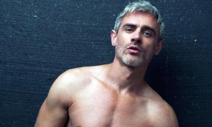 &Omicron;&iota; &tau;&rho;&epsilon;&iota;&sigmaf; &lambda;ό&gamma;&omicron;&iota; &pi;&omicron;&upsilon; &tau;&alpha; &mu;&alpha;&lambda;&lambda;&iota;ά &gamma;&kappa;&rho;&iota;&zeta;ά&rho;&omicron;&upsilon;&nu; &sigma;&epsilon; &mu;&iota;&kappa;&rho;ή &eta;&lambda;&iota;&kappa;ί&alpha;