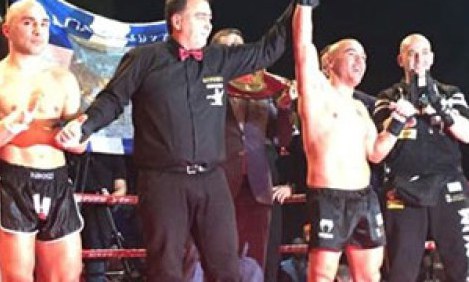 &Kappa;ά&tau;&omicron;&chi;&omicron;&sigmaf; &Pi;&alpha;&gamma;&kappa;ό&sigma;&mu;&iota;&omicron;&upsilon; &tau;ί&tau;&lambda;&omicron;&upsilon; Superkombat o &Mu;&iota;&chi;ά&lambda;&eta;&sigmaf; &Zeta;&alpha;&mu;&pi;ί&delta;&eta;&sigmaf; &mu;&epsilon;&tau;ά &alpha;&pi;ό &nu;ί&kappa;&eta; &epsilon;&pi;ί &tau;&omicron;&upsilon; T&omicron;ύ&rho;&kappa;&omicron;&upsilon; Harun Kina!