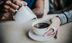 &Kappa;&alpha;&phi;έ&sigmaf; &mu;&epsilon; &gamma;ά&lambda;&alpha; ή &chi;&omega;&rho;ί&sigmaf; &gamma;ά&lambda;&alpha;;