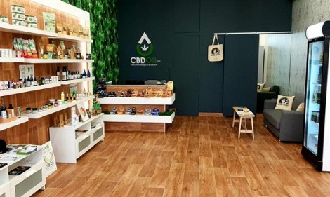Έ&nu;&alpha; &kappa;&alpha;&tau;ά&sigma;&tau;&eta;&mu;&alpha; CBD Oil Shop &beta;&rho;ί&sigma;&kappa;&epsilon;&tau;&alpha;&iota; &pi;&alpha;&nu;&tau;&omicron;ύ &kappa;&omicron;&nu;&tau;ά &sigma;&omicron;&upsilon;