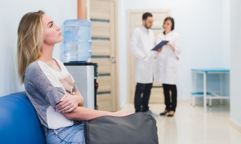 Oι ιατρικές εξετάσεις που πρέπει να κάνει κάθε γυναίκα στην ηλικία των 30, 40, 50 και 60