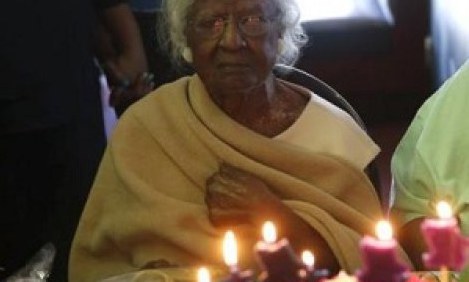 &Pi;έ&theta;&alpha;&nu;&epsilon; &omicron; &gamma;&eta;&rho;&alpha;&iota;ό&tau;&epsilon;&rho;&omicron;&sigmaf; ά&nu;&theta;&rho;&omega;&pi;&omicron;&sigmaf; &sigma;&tau;&omicron;&nu; &kappa;ό&sigma;&mu;&omicron;!