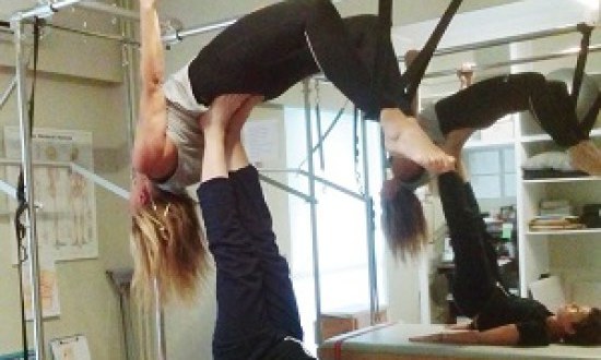 &Pi;&omicron;&iota;&alpha; &gamma;&upsilon;&nu;&alpha;ί&kappa;&alpha; &gamma;&nu;&omega;&sigma;&tau;&omicron;ύ &pi;&omicron;&lambda;&iota;&tau;&iota;&kappa;&omicron;ύ &epsilon;ί&nu;&alpha;&iota; &phi;&alpha;&nu;&alpha;&tau;&iota;&kappa;ή &lambda;ά&tau;&rho;&eta;&sigmaf; &tau;&omicron;&upsilon; Pilates; (photos)