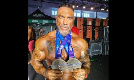 &Epsilon;&nu;&tau;&upsilon;&pi;&omega;&sigma;&iota;&alpha;&kappa;ό&sigmaf; &omicron; &Pi;&alpha;&nu;&alpha;&gamma;&iota;ώ&tau;&eta;&sigmaf; &Sigma;&iota;ώ&tau;&eta;&sigmaf; &sigma;&tau;&omicron; Mr World &tau;&eta;&sigmaf; WABBA International &sigma;&tau;&eta;&nu; &Sigma;&lambda;&omicron;&beta;&alpha;&kappa;ί&alpha;