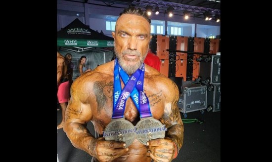 &Epsilon;&nu;&tau;&upsilon;&pi;&omega;&sigma;&iota;&alpha;&kappa;ό&sigmaf; &omicron; &Pi;&alpha;&nu;&alpha;&gamma;&iota;ώ&tau;&eta;&sigmaf; &Sigma;&iota;ώ&tau;&eta;&sigmaf; &sigma;&tau;&omicron; Mr World &tau;&eta;&sigmaf; WABBA International &sigma;&tau;&eta;&nu; &Sigma;&lambda;&omicron;&beta;&alpha;&kappa;ί&alpha;