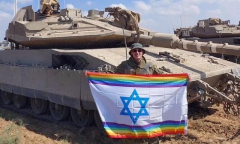 Γκέι Ισραηλινός στρατιώτης σήκωσε σημαία του Ισραήλ με χρώματα της LGBT στην Γάζα