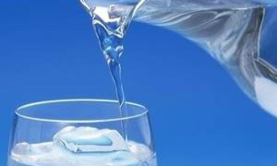 &Tau;&omicron; &kappa;&rho;ύ&omicron; &nu;&epsilon;&rho;ό &alpha;&upsilon;&xi;ά&nu;&epsilon;&iota; &tau;&eta;&nu; &kappa;&alpha;ύ&sigma;&eta; &theta;&epsilon;&rho;&mu;ί&delta;&omega;&nu;