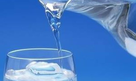 &Tau;&omicron; &kappa;&rho;ύ&omicron; &nu;&epsilon;&rho;ό &alpha;&upsilon;&xi;ά&nu;&epsilon;&iota; &tau;&eta;&nu; &kappa;&alpha;ύ&sigma;&eta; &theta;&epsilon;&rho;&mu;ί&delta;&omega;&nu;