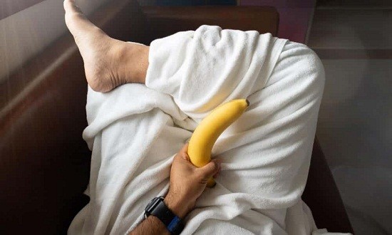 &Pi;ώ&sigmaf; &nu;&alpha; &gamma;&upsilon;&mu;&nu;ά&zeta;&epsilon;&iota;&sigmaf; &tau;&omicron; &pi;έ&omicron;&sigmaf; &sigma;&omicron;&upsilon; &gamma;&iota;&alpha; &nu;&alpha; &delta;&epsilon;ί&chi;&nu;&epsilon;&iota; &pi;&iota;&omicron; &pi;&alpha;&chi;ύ &kappa;&alpha;&iota; &mu;&alpha;&kappa;&rho;ύ