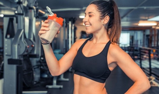 &Pi;&rho;&omega;&tau;&epsilon;ΐ&nu;&eta; &kappa;&alpha;&iota; &gamma;&upsilon;&nu;&alpha;ί&kappa;&epsilon;&sigmaf;: &Mu;ύ&theta;&omicron;&iota; &kappa;&alpha;&iota; &alpha;&lambda;ή&theta;&epsilon;&iota;&epsilon;&sigmaf;