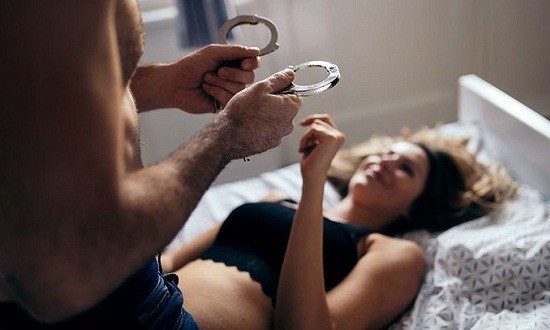 &Alpha;&lambda;&lambda;ά&zeta;&omicron;&upsilon;&mu;&epsilon; &gamma;&omicron;ύ&sigma;&tau;&alpha; &sigma;&tau;&omicron; &sigma;&epsilon;&xi; &mu;&epsilon;&tau;ά &tau;&alpha; 30;