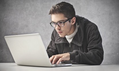 &Tau;&omicron; 45% &tau;&omega;&nu; &Epsilon;&lambda;&lambda;ή&nu;&omega;&nu; &epsilon;ί&nu;&alpha;&iota; &sigma;&tau;&alpha; social media