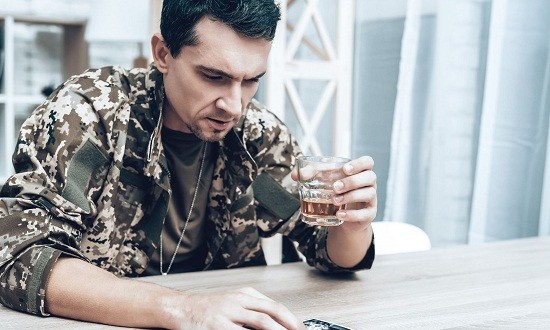 &Tau;&iota; &pi;&alpha;&theta;&alpha;ί&nu;&epsilon;&iota; &tau;&omicron; &pi;&rho;ό&sigma;&omega;&pi;ό &sigma;&omicron;&upsilon; &mu;&epsilon;&tau;ά &alpha;&pi;ό &mu;&iota;&alpha; &nu;ύ&chi;&tau;&alpha; &mu;&epsilon; &pi;&omicron;&lambda;ύ &alpha;&lambda;&kappa;&omicron;ό&lambda;