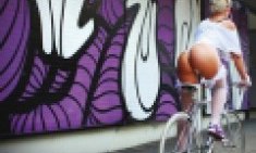 Girls on... Bikes! (&Phi;&Omega;&Tau;&Omicron;)