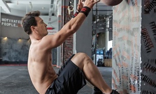 Συμβουλές του Δημήτρη Μώρου για δυνατή και γραμμωμένη κοιλιά!