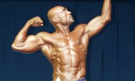 MIKEY EL MASR&Iota;: ''A&rho;&pi;&alpha;&xi;&epsilon; &tau;&eta;&nu; &epsilon;&upsilon;&kappa;&alpha;&iota;&rho;ί&alpha; ό&tau;&alpha;&nu; &sigma;&omicron;&upsilon; &delta;ί&nu;&epsilon;&tau;&alpha;&iota;'' 