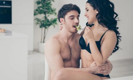 &Omicron;&iota; ά&nu;&tau;&rho;&epsilon;&sigmaf; &kappa;ά&nu;&omicron;&upsilon;&nu; &kappa;&alpha;&lambda;ύ&tau;&epsilon;&rho;&omicron; &sigma;&epsilon;&xi; &nu;&eta;&sigma;&tau;&iota;&kappa;&omicron;ί ή &chi;&omicron;&rho;&tau;ά&tau;&omicron;&iota;;