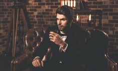 &Gamma;&iota;&alpha;&tau;ί &pi;&rho;&iota;&nu; &gamma;ί&nu;&epsilon;&iota;&sigmaf; gentleman &theta;&alpha; &pi;&rho;έ&pi;&epsilon;&iota; &nu;&alpha; &epsilon;ί&sigma;&alpha;&iota; &pi;&rho;&alpha;&gamma;&mu;&alpha;&tau;&iota;&kappa;ό&sigmaf; ά&nu;&tau;&rho;&alpha;&sigmaf;