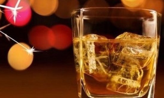 4 tips για να αντέξετε το ποτό